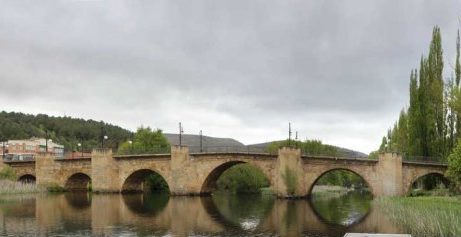 Puente de Piedra Medieval. Río Duero
