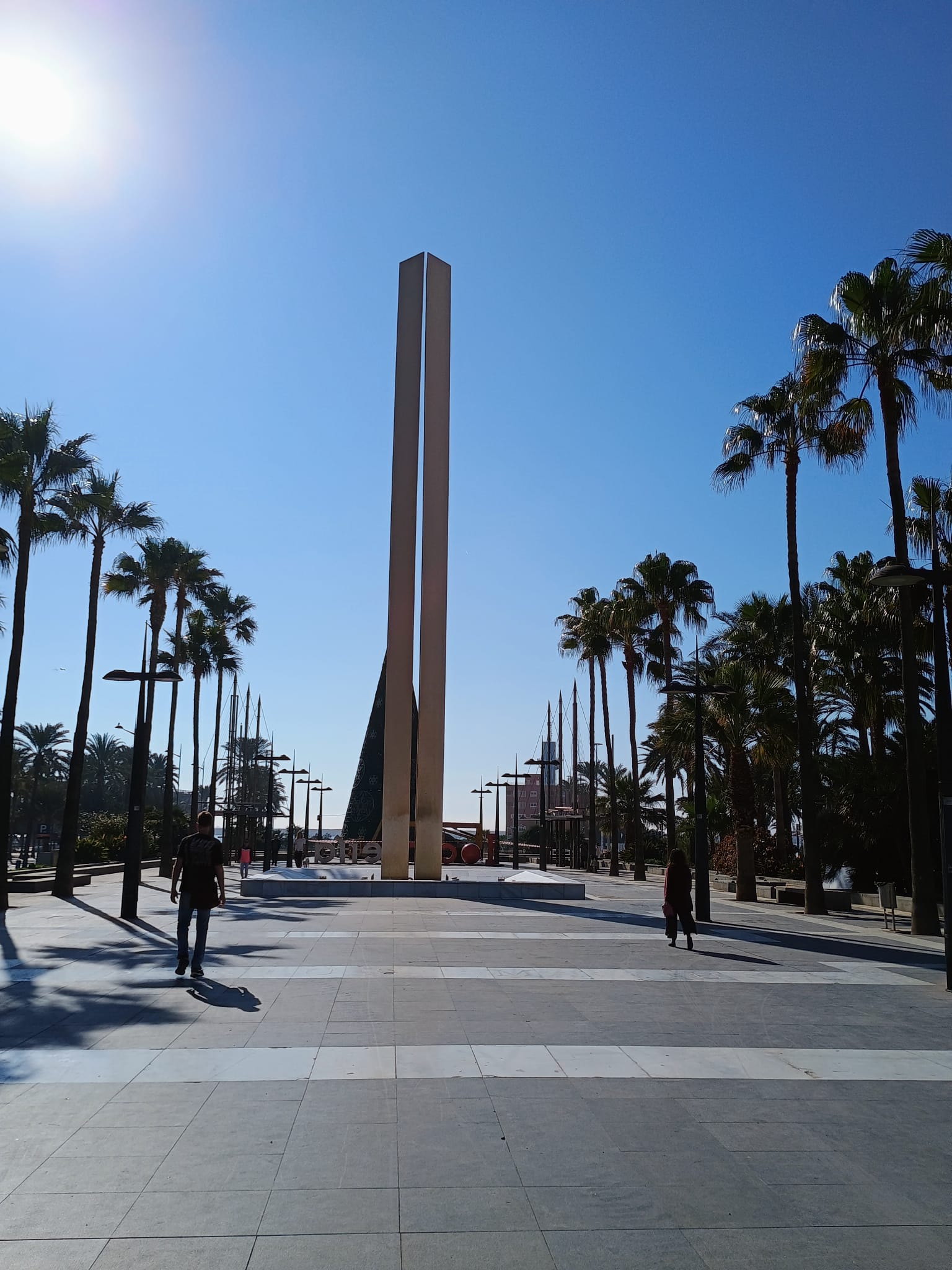 Obelisco, avenida García Lorca