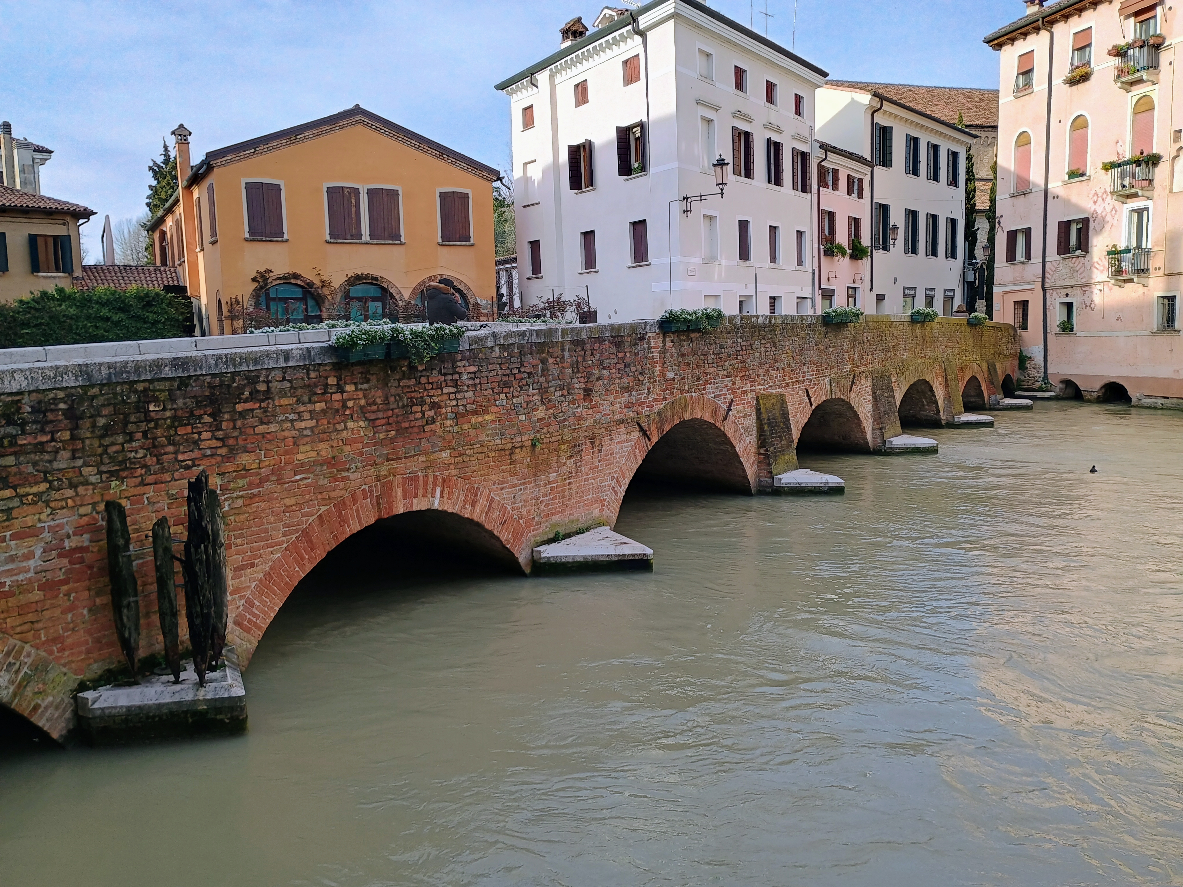 Puente sobre el canal