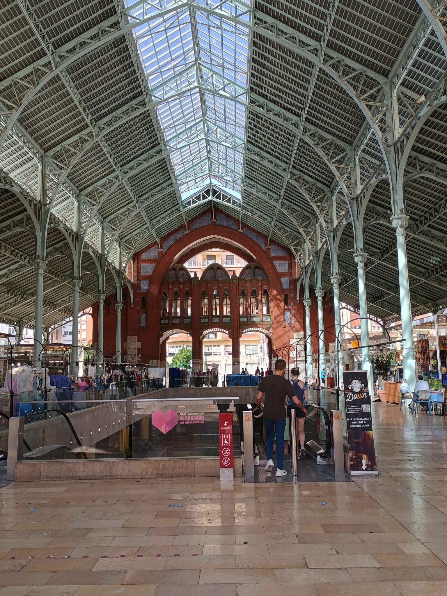 Interior del mercado de el Pilar