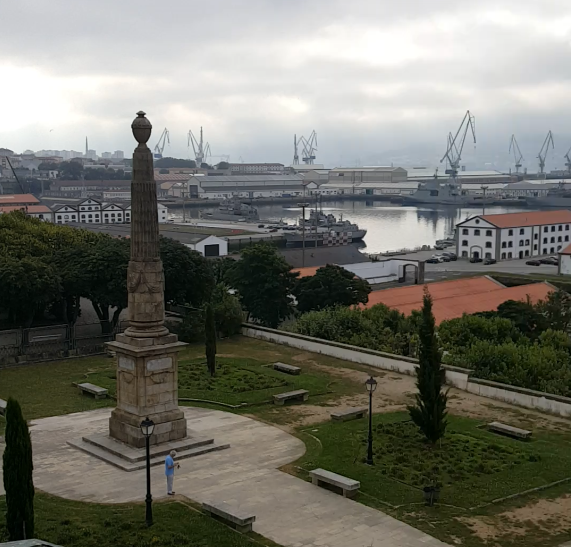 Parador de Ferrol. Monumento a Churruca