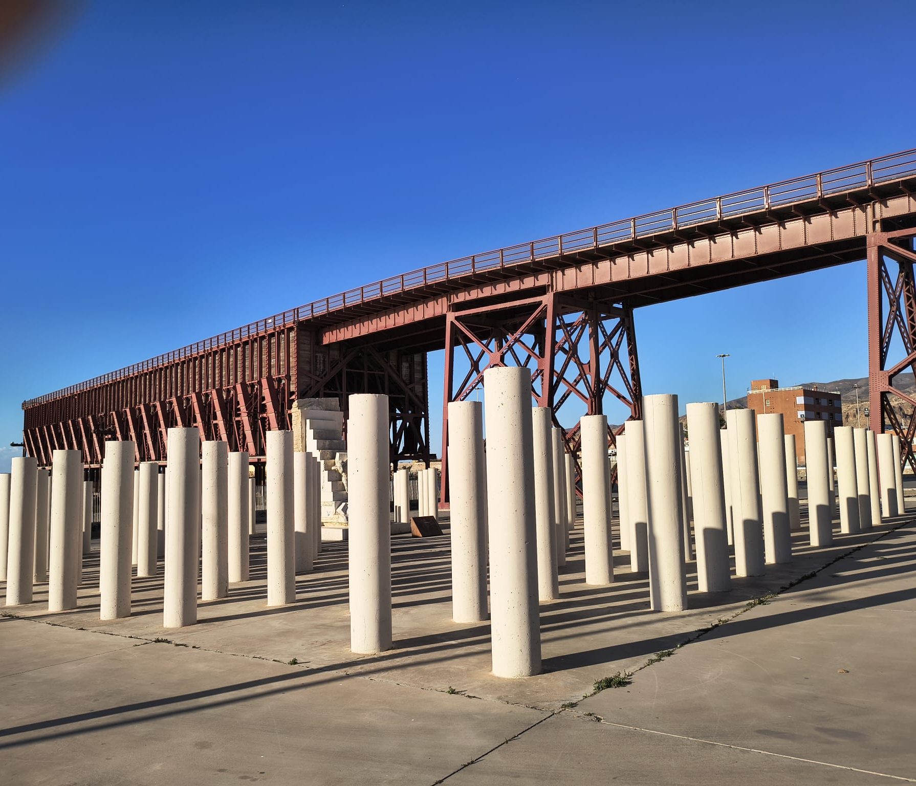 Cable Inglés y Monumento al Holocausto