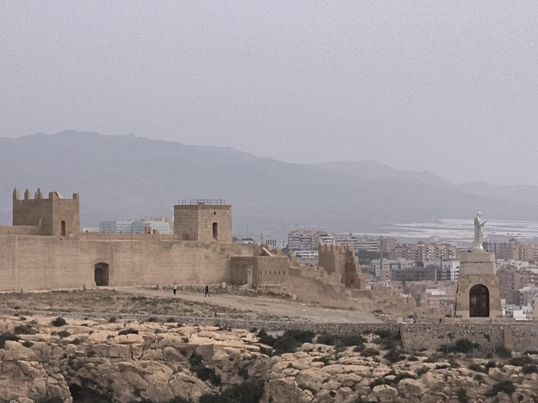 Cerro de San Cristóbal desde la Alcazaba