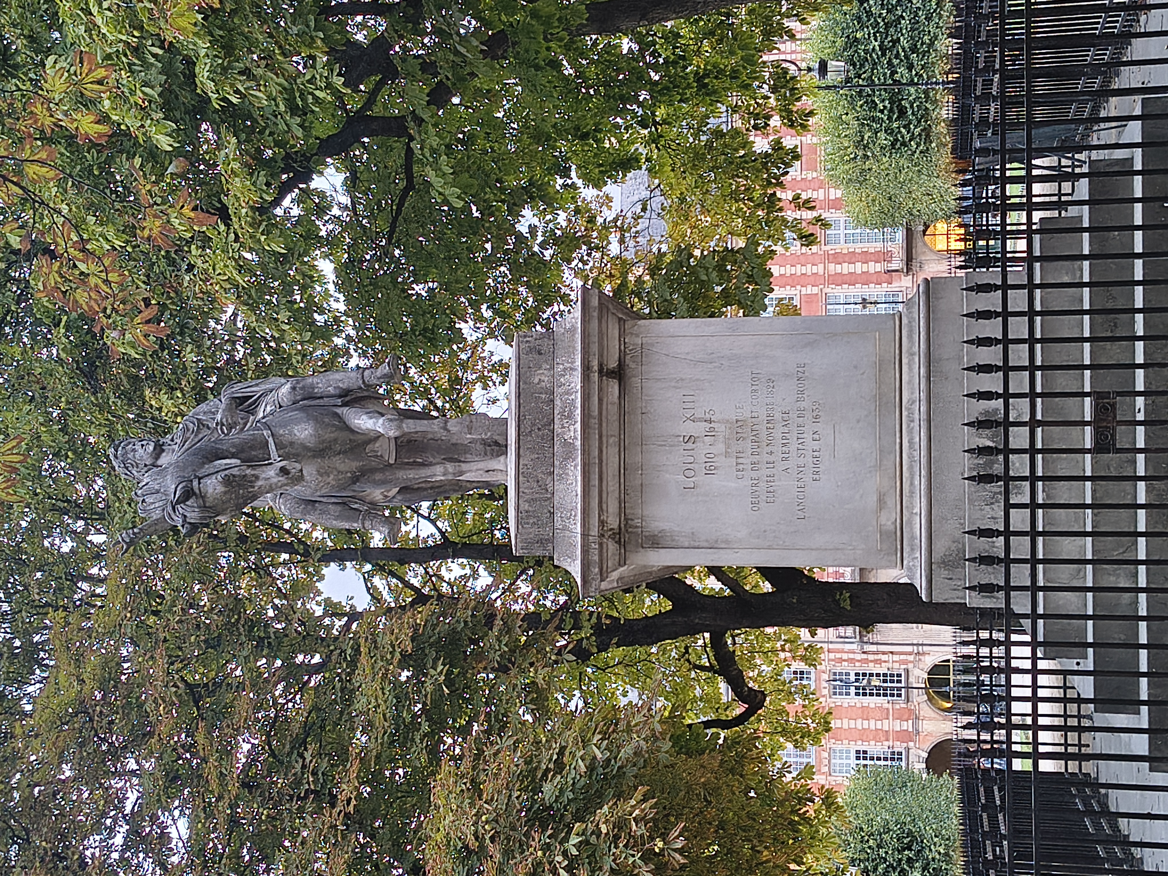 Estatua ecuestre de Luis XIII